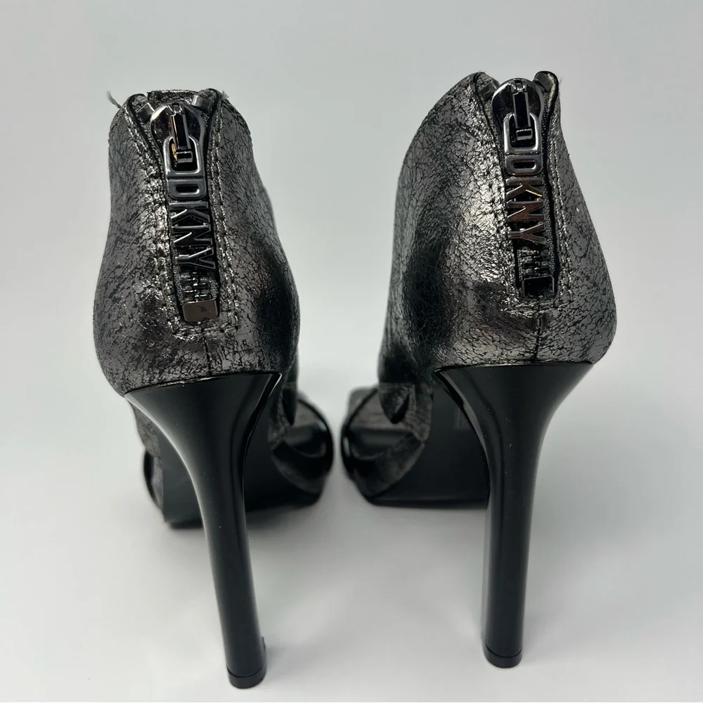 DKNY Dava Sandal  Size 7